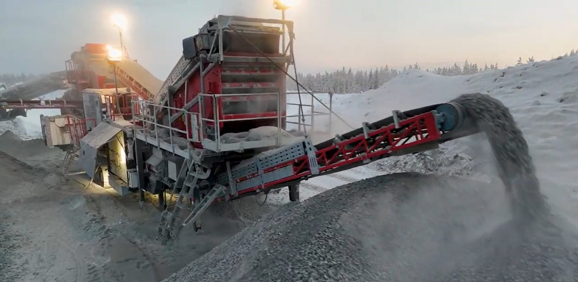 Jonsson L 330 Tracked Cone Crusher