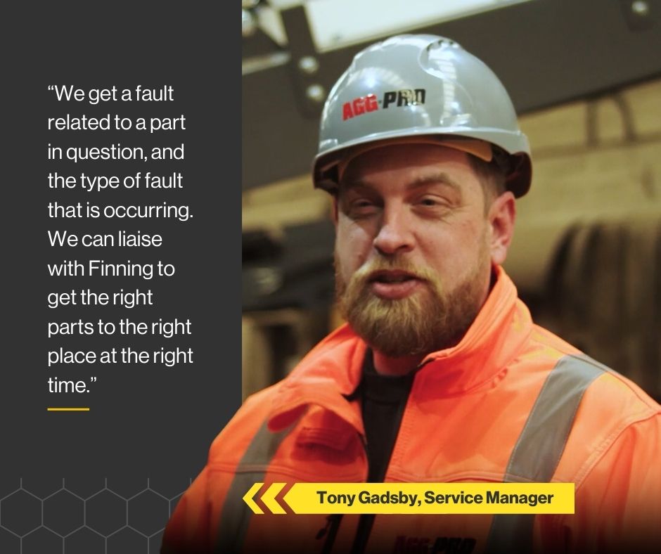 Agg-Pro Service Manager Tony Gadsby using CAT Connectivity software